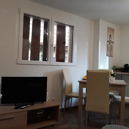 Au Bois Dormant Apartment *